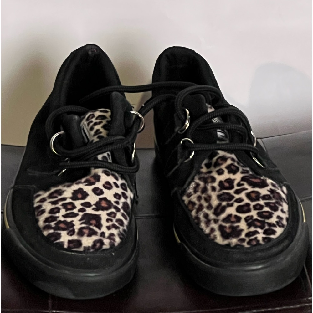 Women’s size 10 leopard TUK Black